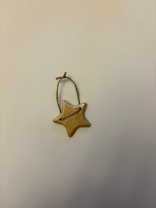 Gold ceramic star bauble