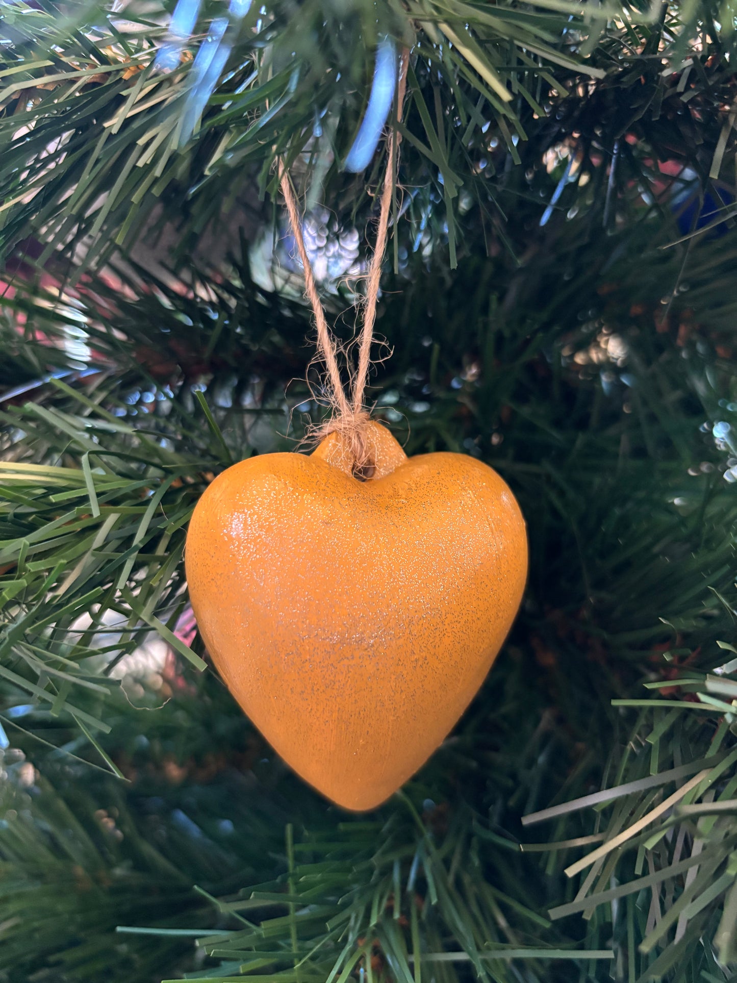 Gold ceramic heart bauble