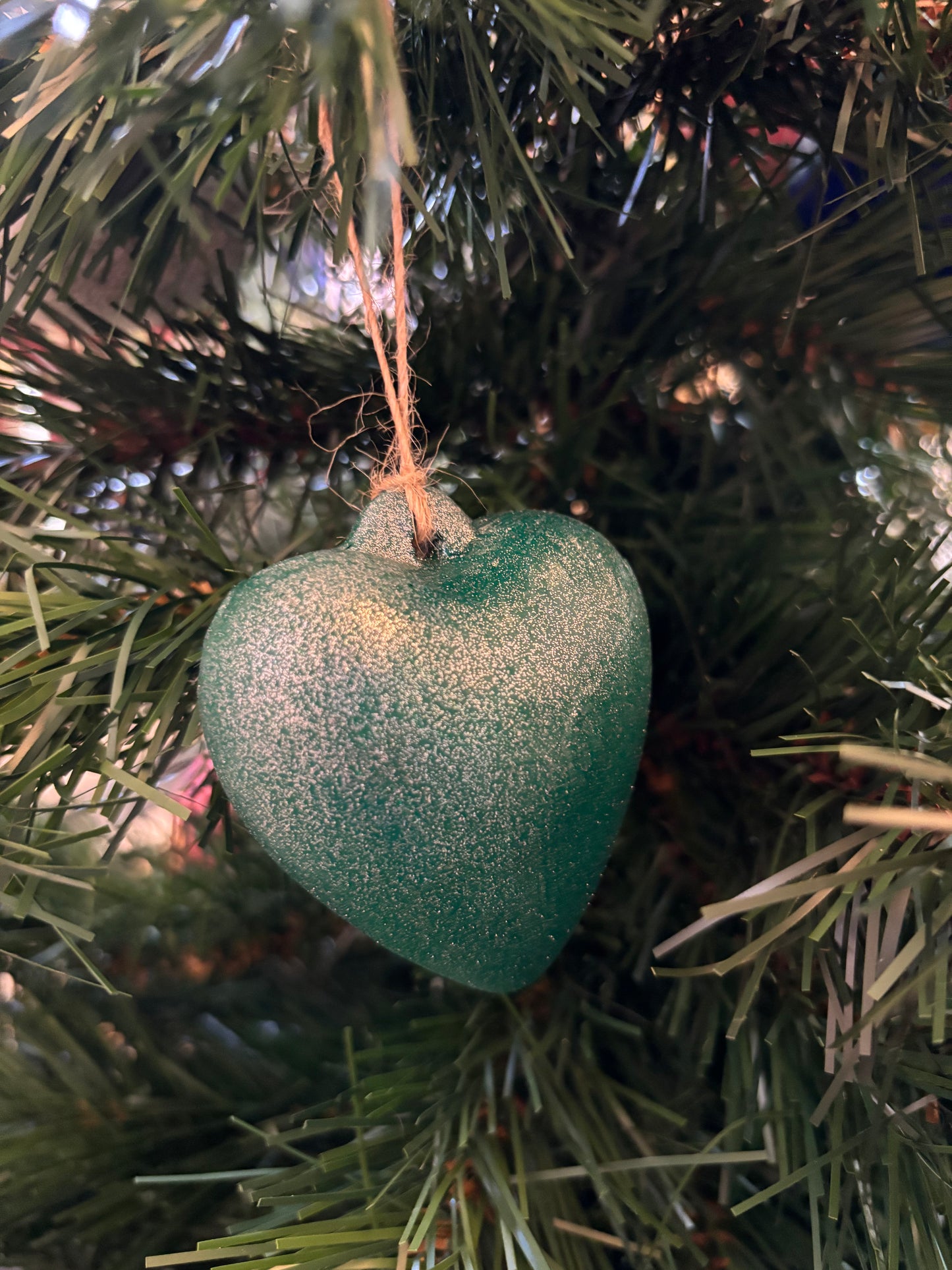 Green ceramic heart bauble