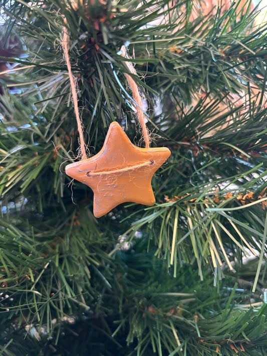 Gold ceramic star bauble